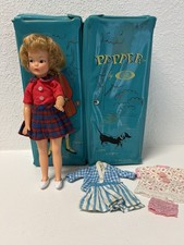 Bambola moda pepe ideale vintage capelli biondi con custodia vestiti anni 60