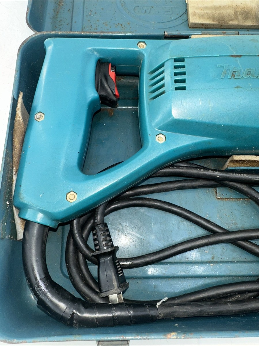 Makita JR3000V Variable Speed Corded Reciprocating Saw with Metal