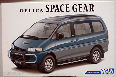 Aoshima 061404 1994 Mitsubishi Delica Space Gear JDM 1:24