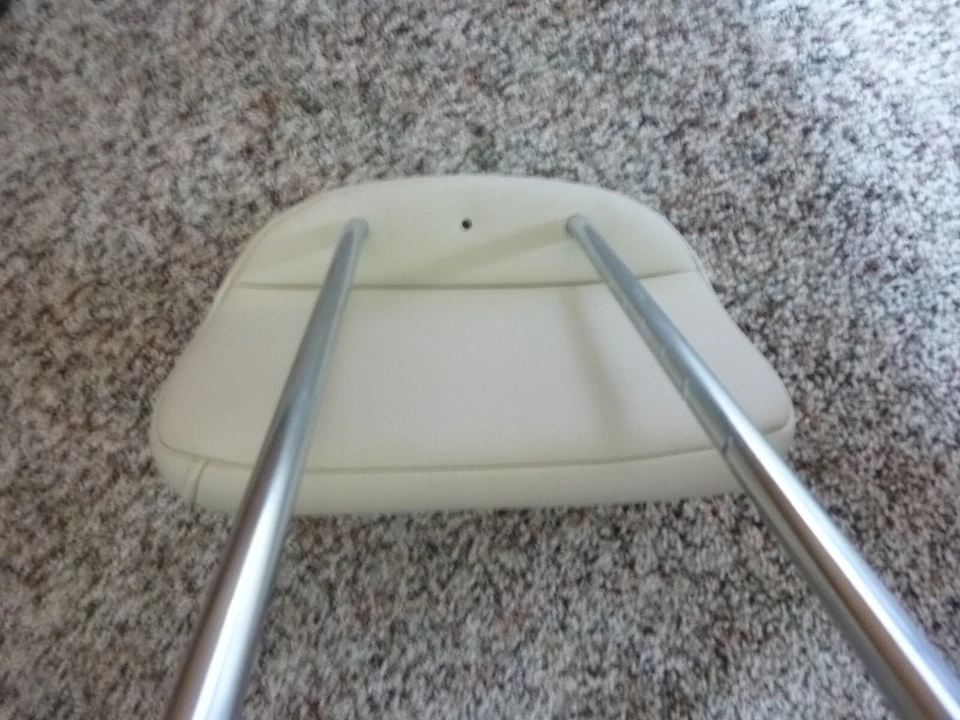 Chrysler Leater Town & Country Third Row Headrest 2009 (May fit other models) - Image 3 of 3