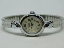 Timex Silver Tone Quartz Analog Ladies Watch Sz. 5 3/4"