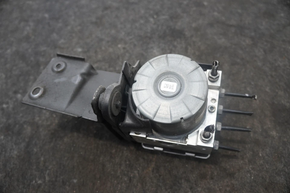 Módulo bomba ABS freno antibloqueo 8V0614517C BEF OEM Audi S3 2017-18 Foto 2 de 4