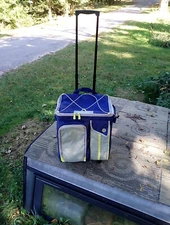 Arctic Zone Titan Deep Freeze Light weight Collapsible Rolling Cooler Roller