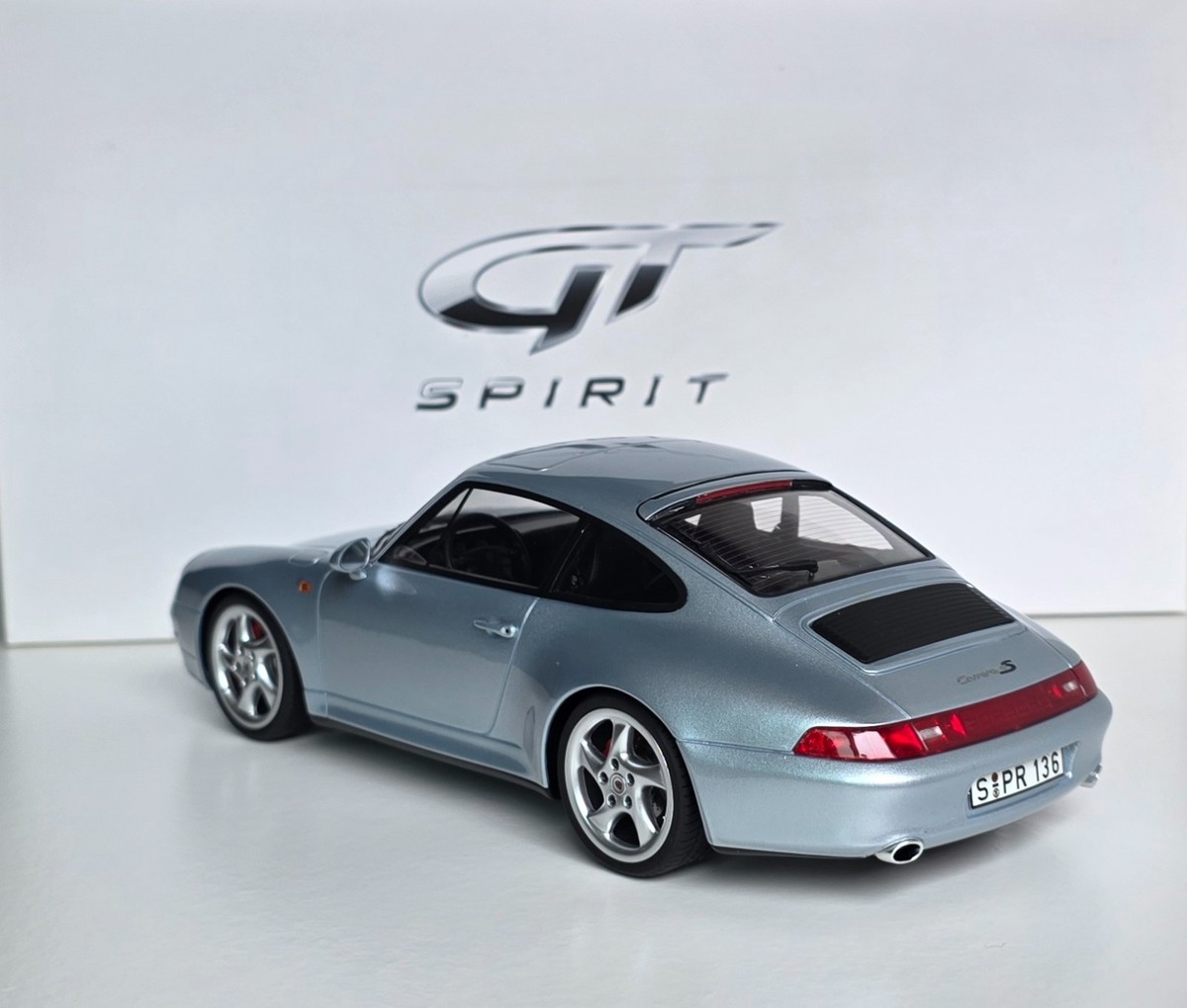 Porsche 911 (993) Carrera 4S 1994 Polar Silver 1:18 GT Spirit