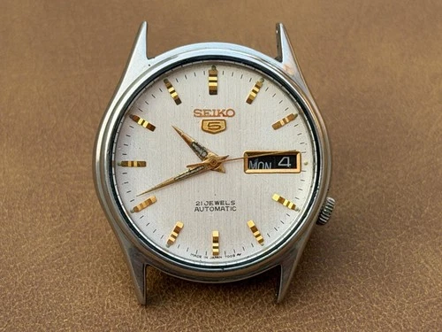 Vintage Seiko 5 Automatic 21 Jewels Silver Dial Japan Made Spares/Repair (519)
