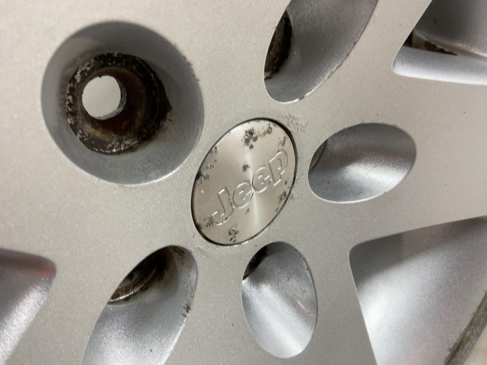 Jeep TJ Wrangler Rubicon B-Grade Moab Aluminum Wheel Rim 16x8 2003-06 054516 thumbnail 2