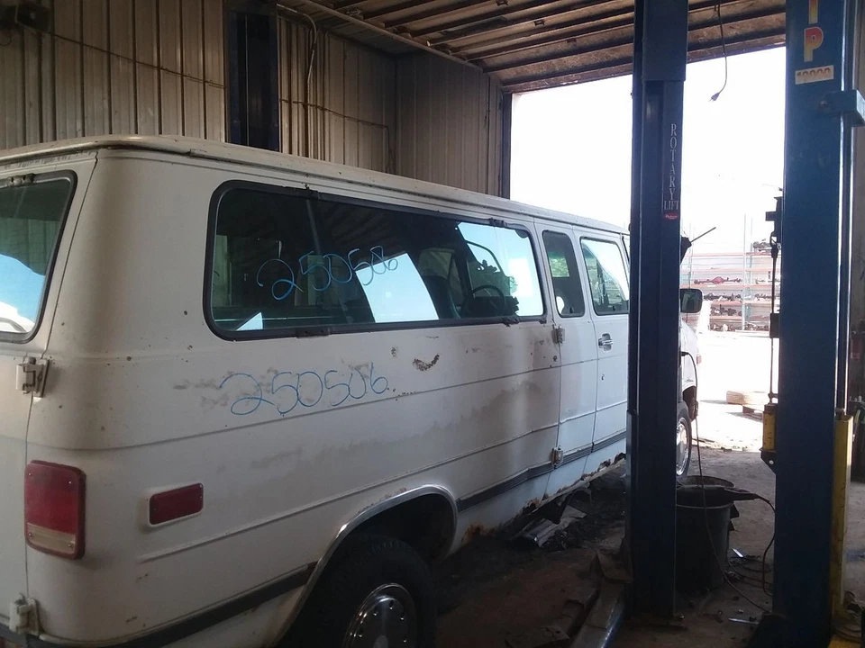 Front Bumper Excluding 30 Hd Chrome Fits 92-96 CHEVROLET 30 VAN 2074208 - Image 2 of 4