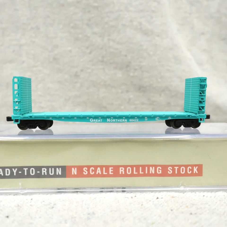 Walthers N Scale GSC Flat Car Great Northern #60422 w/ Box Freight Train Car - Image 3 of 4