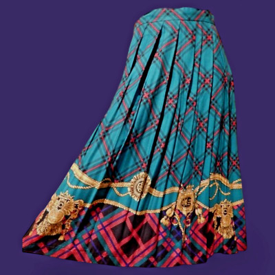 VINTAGE 60s TARTAN PLAID PRINT PLEATED SKIRT green red heraldry crest border 3E