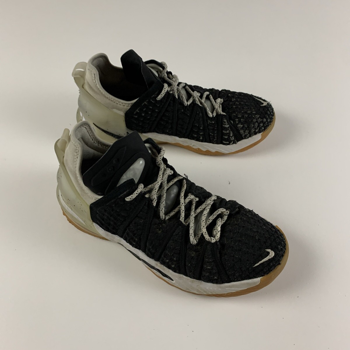 Nike Lebron 18 Black Basketball Shoes Sneakers Boys Size