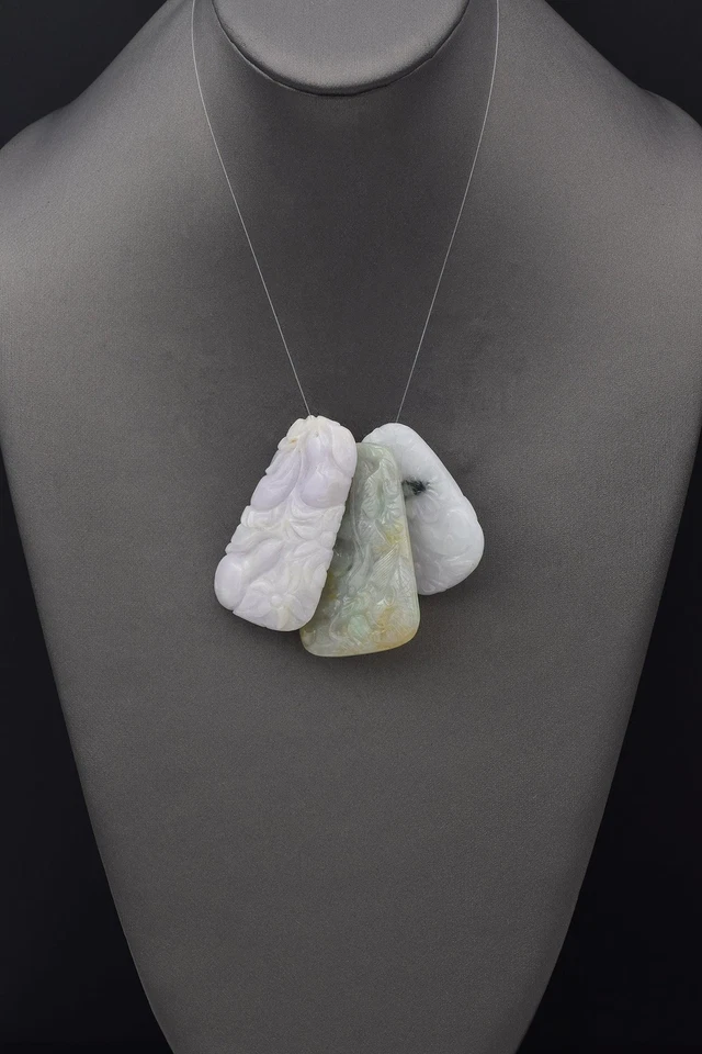 Lote de 4 colgantes vintage tallados en jade verde y lavanda fruta, dragón y cerradura Foto 4 de 4