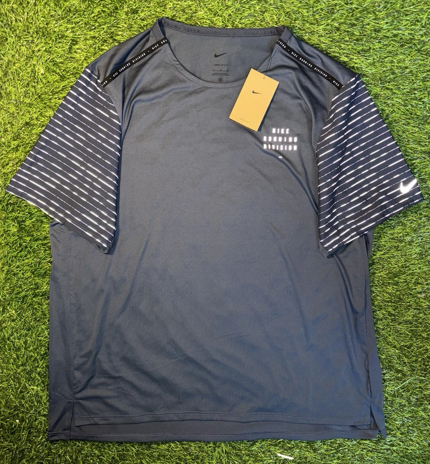 Nike Men's Dri-FIT Rise 365 Run Division Running Top Size XL DD4851-437
Opens in a new window or tab