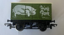 Hornby R009 Prime Pork Closed Wagon excellent condition 00 Gauge No Box