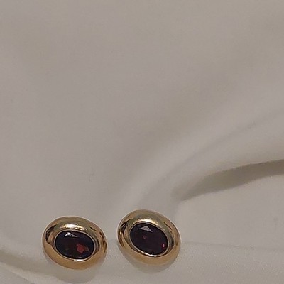 Granat Ohrstecker 9 kt Gelbgold 