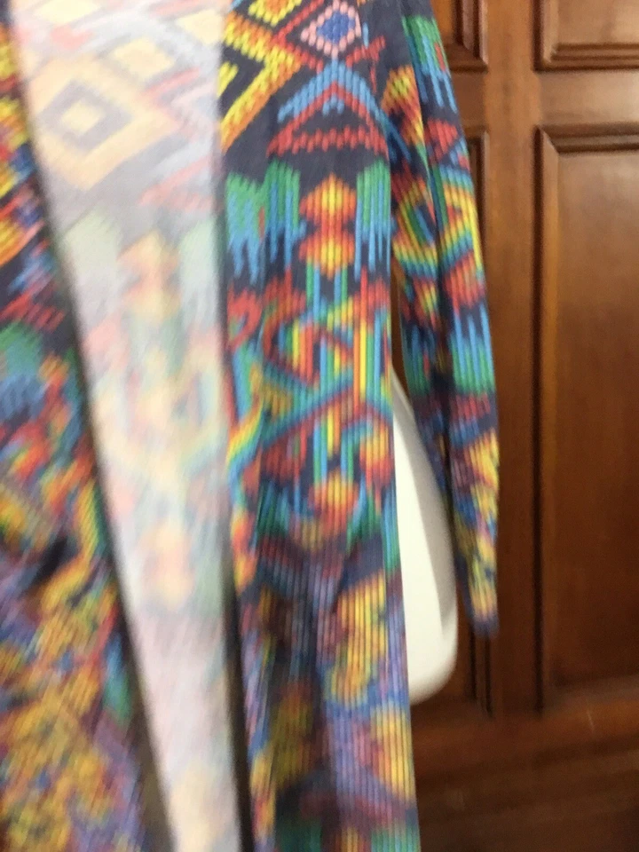 Cárdigan Largo LuLaRoe Niñas Sariah Talla 10 Usado en Excelente Condición Divertido Estampado Animal Colores Vibrantes P Foto 3 de 4