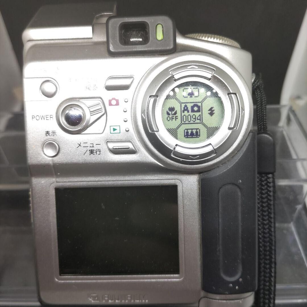 FUJIFILM FinePix 4700z Digital Camera 4.3MP Limited Silver FUJIFILM FinePix 4700z Digital Camera 4.3MP Limited Silver