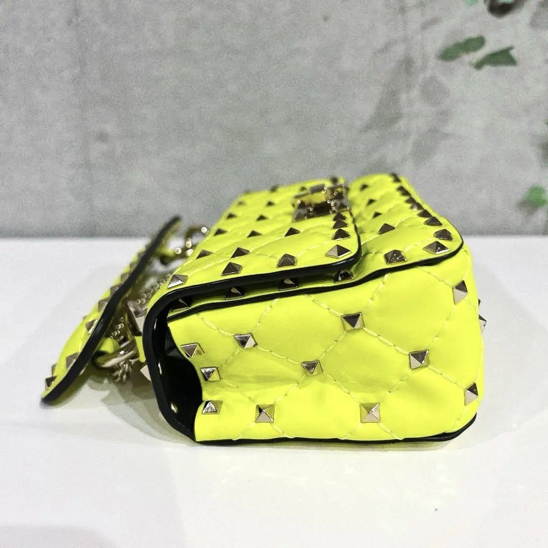 セール♪ VALENTINO キルティング ショルダー バッグ イエロー Valentino Rockstud 2Way Bag Neon Yellow Quilted Shoulder Bag