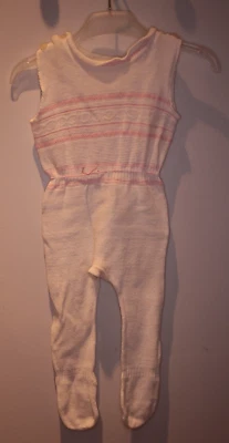 Vintage Strampler weiß rosa gestrickt ca. 56 *** Dachbodenfund mit Fleck - Bild 1 von 4