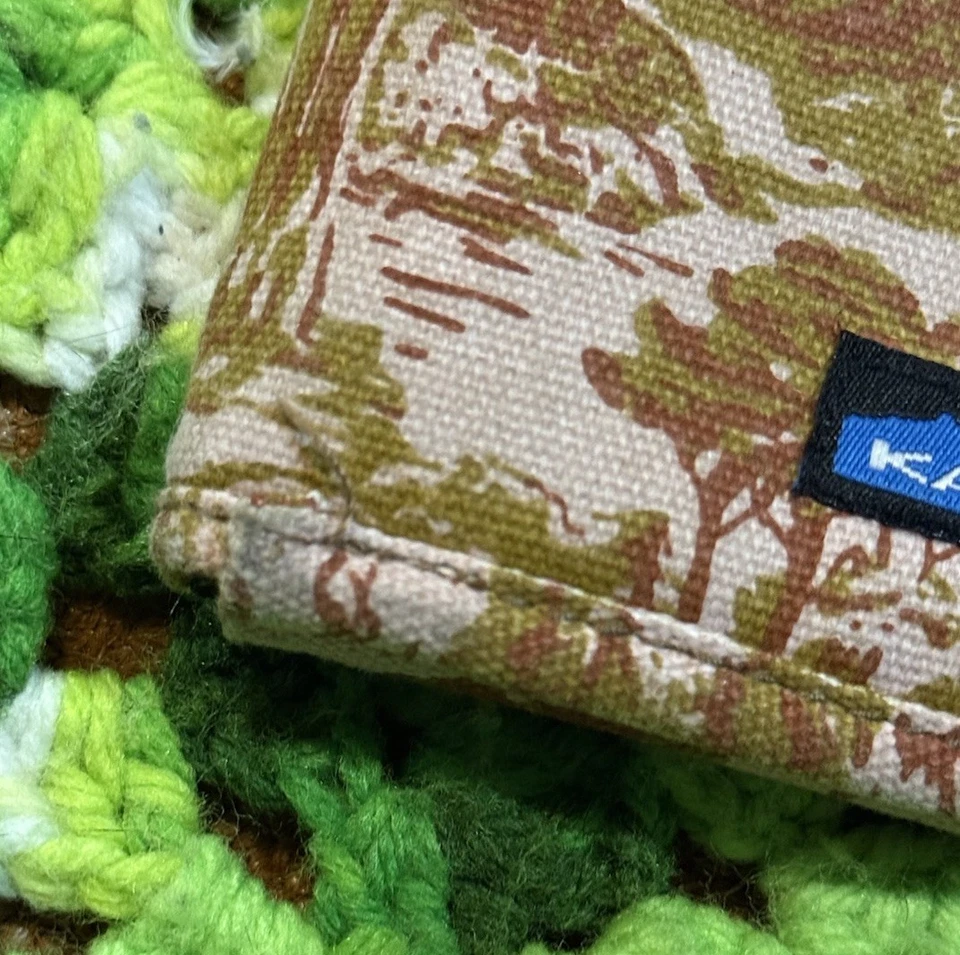 Cartera cerrada a presión pequeña Kavu Trees Nature al aire libre campamento caminata ranuras para tarjetas informal Foto 4 de 4