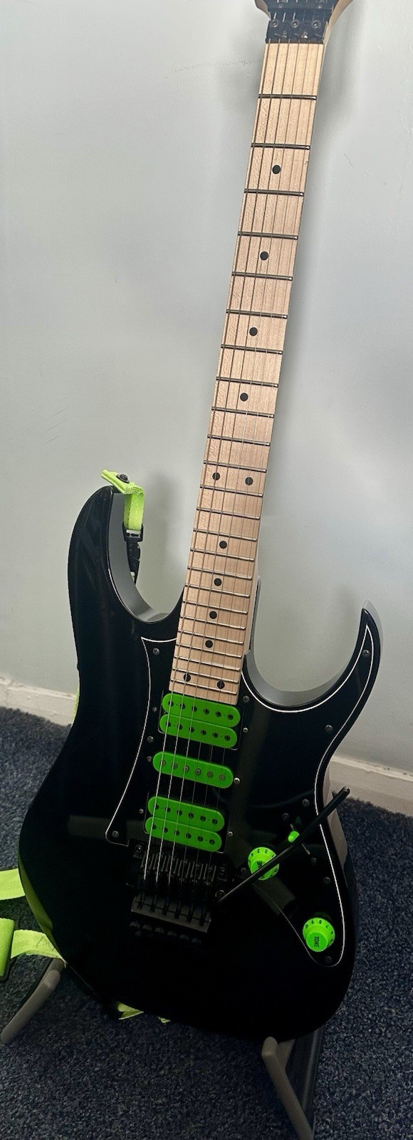 Ibanez RG550 Genesis (upgraded pickups)