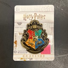 Hogwarts Harry Potter Crest Pin Carded NEW