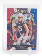 HUNTER HENRY 2025 SELECT PREMIER LEVEL TRI-COLOR /299 #180 PATRIOTS Q0154
