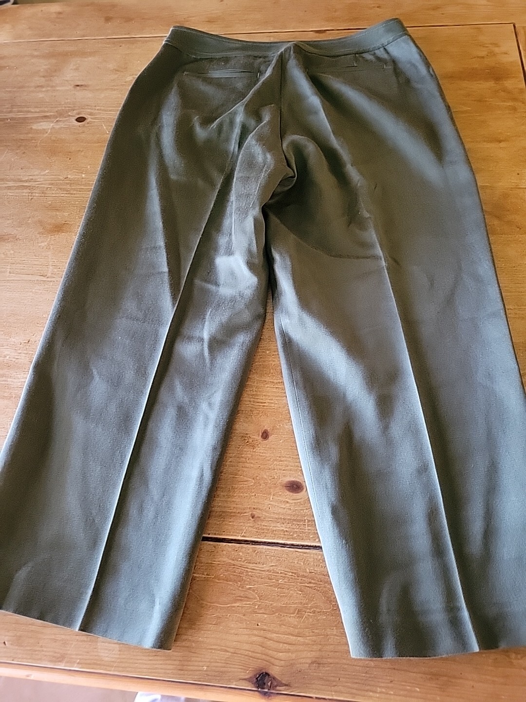Tommy Bahama Women's Olive Green Capri Silk/Cotton Blend Pants 30