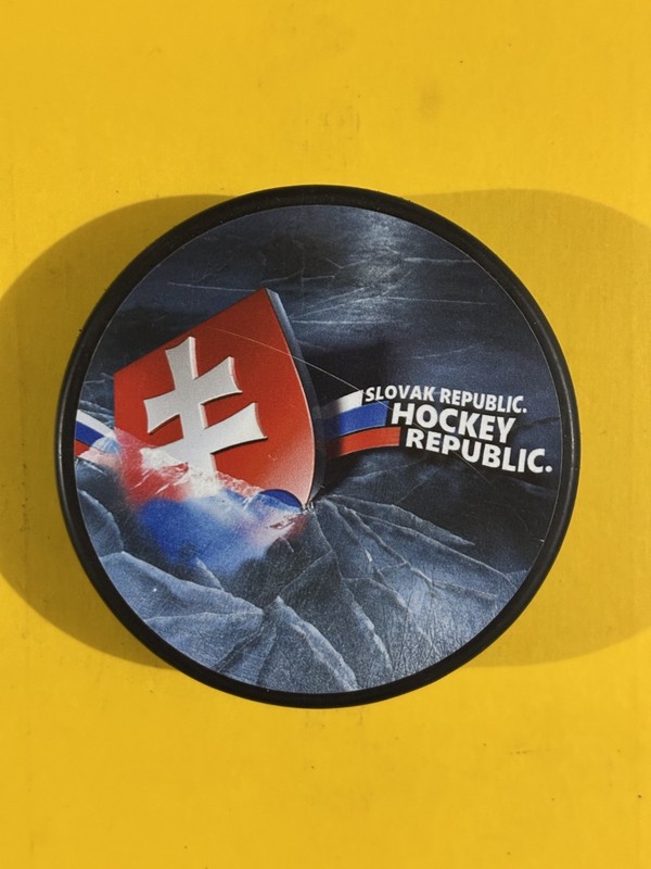 OLD VINTAGE HOCKEY PUCK - SLOVAK REPUBLIC HOCKEY