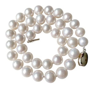 18 Inch Genuine ROUND 11-12mm White Large Pearl Necklace Cultured Freshwater