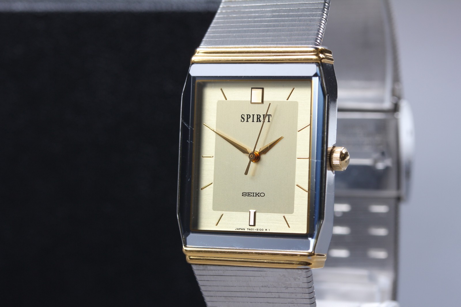 Quartz Exc+5 From JAPAN Spirit Mens 1993 Two-Tone Seiko Vintage 7N01-5070 Watch - VintageWatches.PK Quartz Exc+5 From JAPAN Spirit Mens 1993 Two-Tone Seiko Vintage 7N01-5070 Watch - vintagewatches.pk