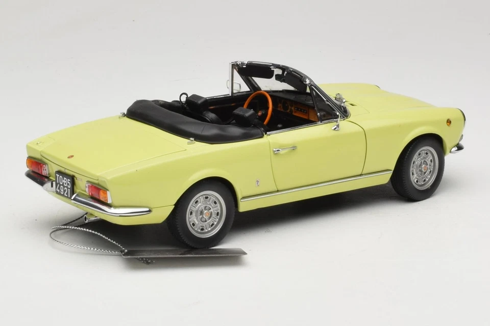 4921 Fiat 124 Spider BS1 желтая солнечная звезда 1:18 - Изображение 3 из 4