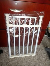 0223-Maerd Short Dog Gate for Doorway, Dog Gate/Step Over, Retractable Pup Gate