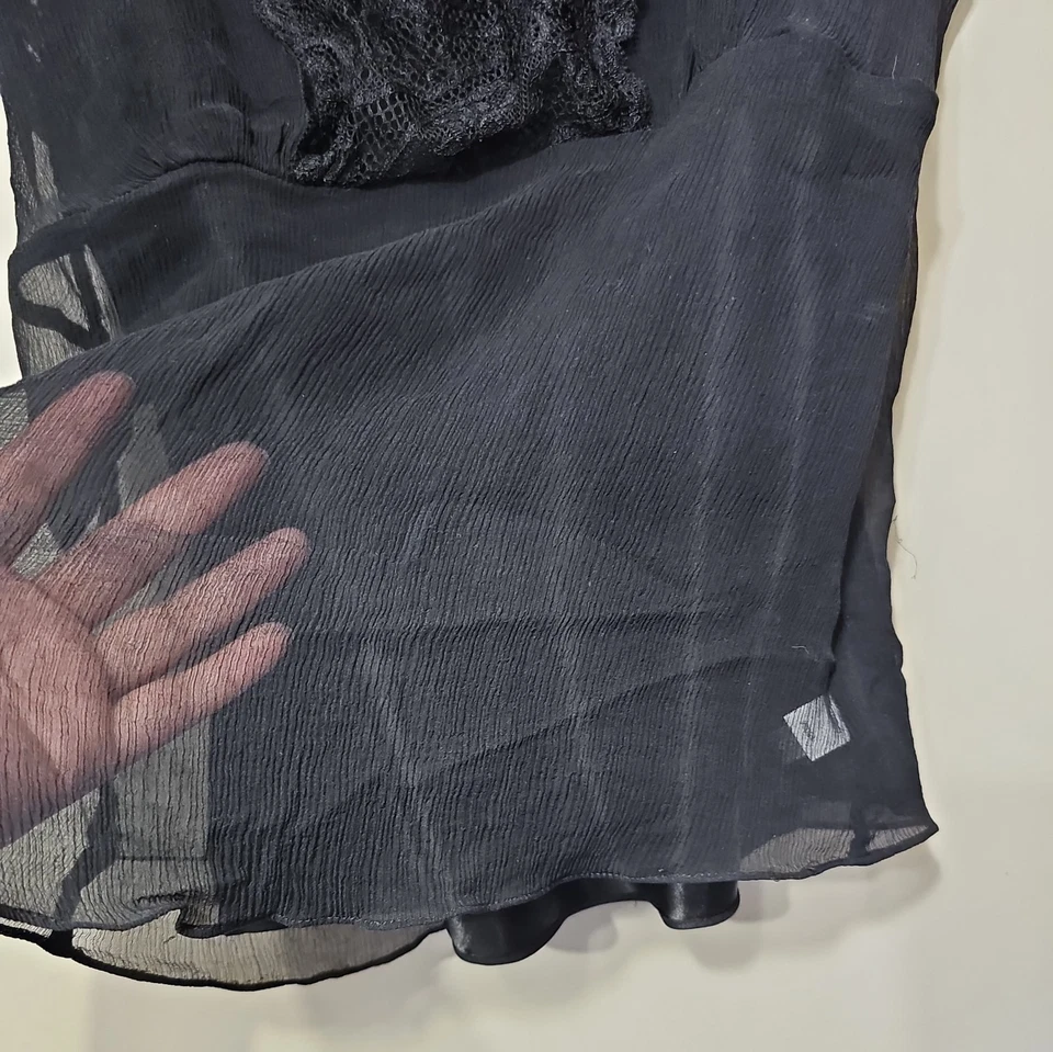 Blusa negra estilo gótico victoriano THE LIMITED, manga corta. Foto 3 de 4