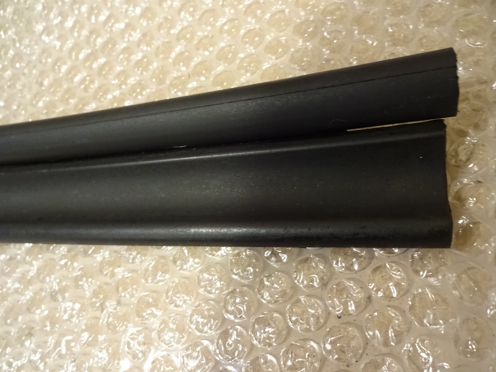 Ferrari 348,355  RH Central Moulding For Rear Window P/N 62094500