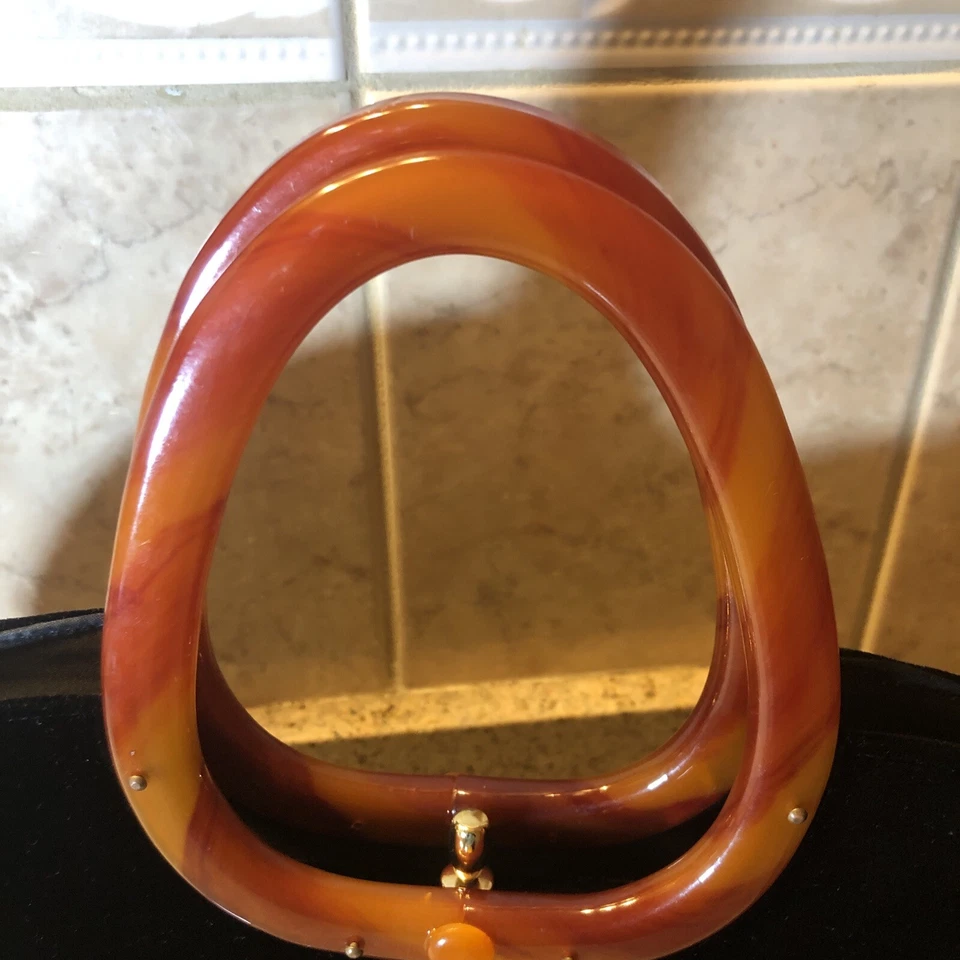 Bolso de Mano Bobbie Jerome Años 50 Grande de Terciopelo con Asas de Baquelita Foto 2 de 4