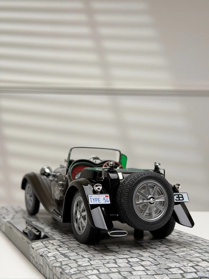 1931 Bugatti Type 54 Roadster (Black) [MINICHAMPS] 1/18 scale - Image 3 of 4