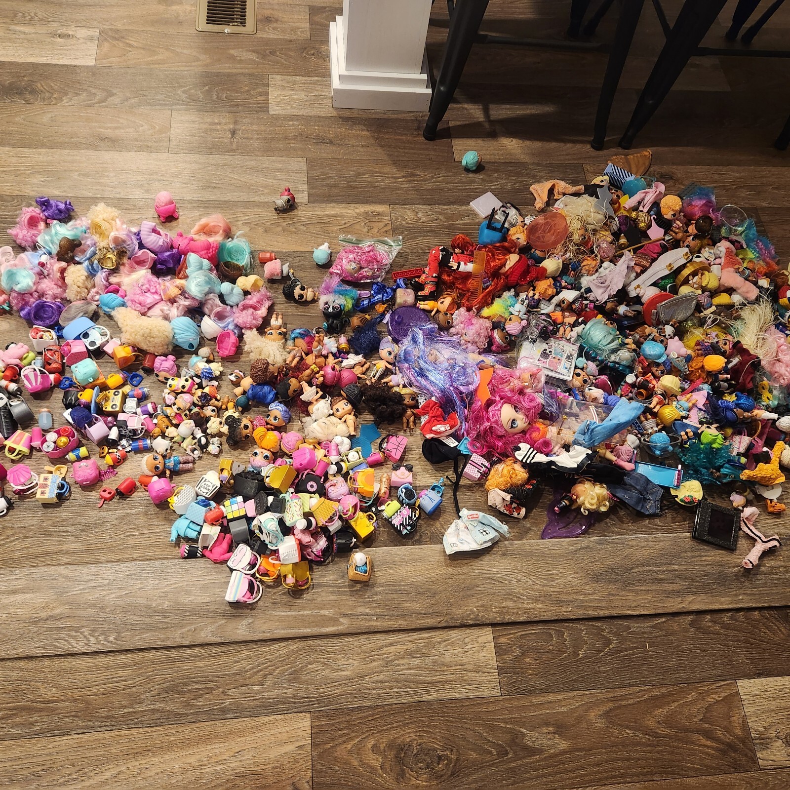 Extremely Large Lot Of LOL Suprise Dolls And Accessories Lot Of 350+ Pieces