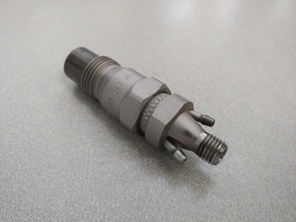EXCELLENT USED ORIGINAL GENUINE VW DASHER RABBIT AUDI 5000 DIESEL FUEL INJECTOR - Image 2 of 4