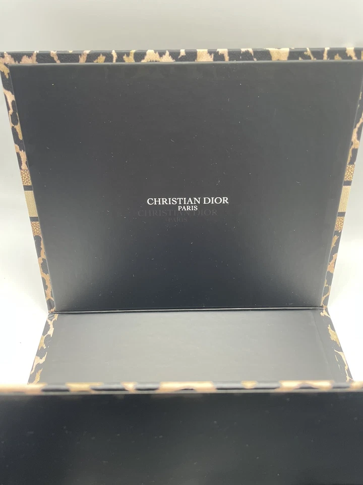 Caja de regalo Christian Dior con estampado animal L 8 pulgadas H 7 pulgadas W 5 pulgadas-NUEVA Foto 2 de 3
