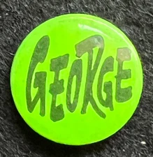 VINTAGE ‘GEORGE’ GREEN BUTTON PIN BADGE UNKNOWN SOURCE