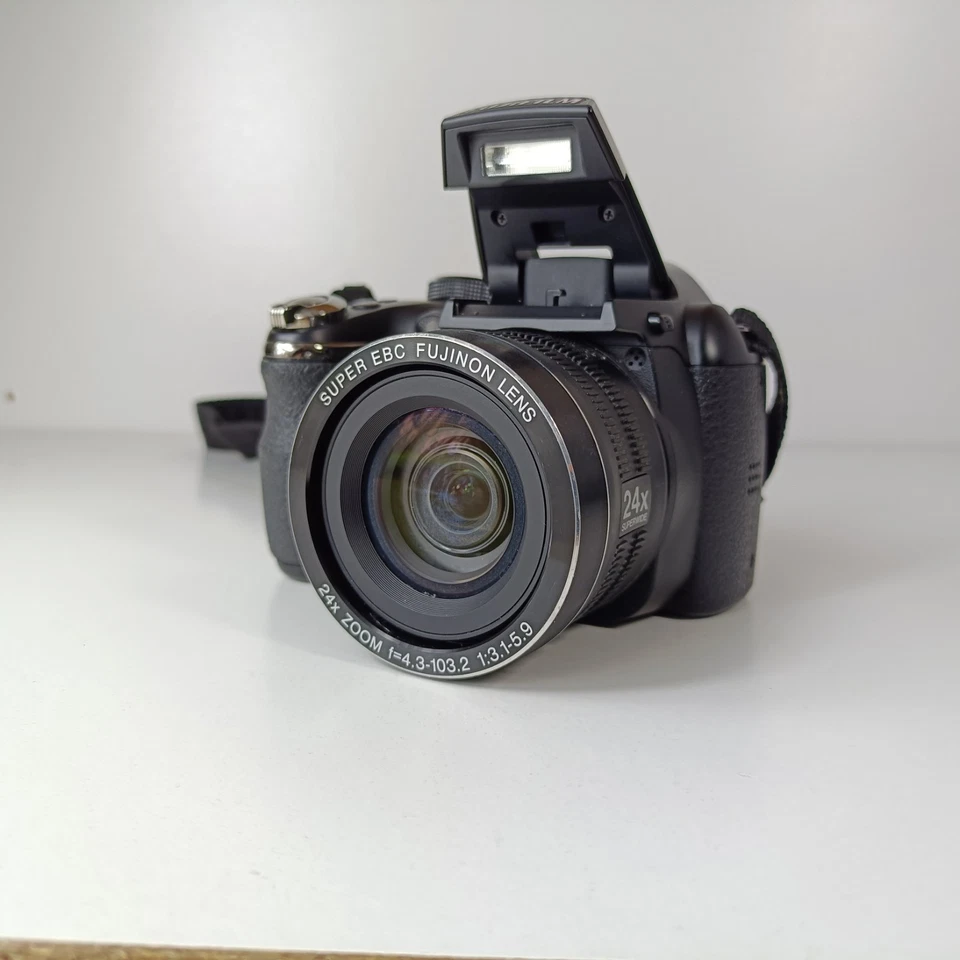 Fujifilm FinePix S4240 14.0MP Digital Bridge Camera 24X Zoom lens, photo 1 of 5