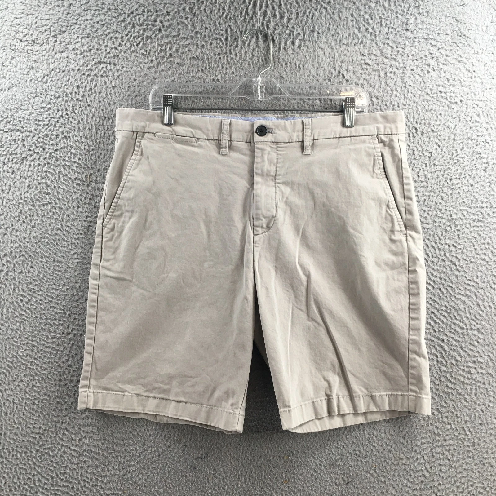 Tommy Hilfiger Chino Shorts Mens 36 (actual 38x8.5) Beige Mid Rise Flat Front