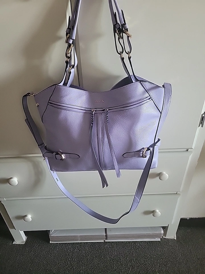 LODIS NUEVO CON ETIQUETAS Nikki Cuero Guijarro Cartera Bolso de Hombro Bandolera Cartera Lavanda  Foto 2 de 4