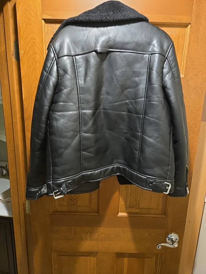 Chaqueta de bombardero GUESS para hombre asimétrica negra de imitación de cuero talla grande Foto 3 de 4