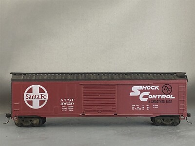 Roundhouse - Santa Fe - 50' Shock ControlP/D Box Car # 19620 w/Kadees