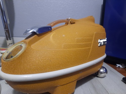 Vintage Compact Electra C-9 Vacuum With Accessories And Carpet Cleaner  - Picture 7 of 15