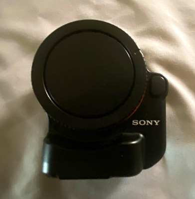 Sony LA-EA4 A-Mount/Minolta AF to Sony E Lens Adapter, Twist-On w/ Tripod Mount
