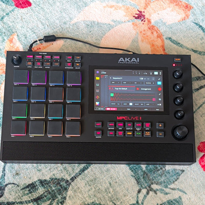 Akai Professional MPC Live II Sampler & Sequenzer 16 Pads Schwarz Decks., SD,OVP