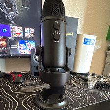 Blue Yeti USB Condenser Microphone Multi-Pattern, Mute/Gain/Volume, Black