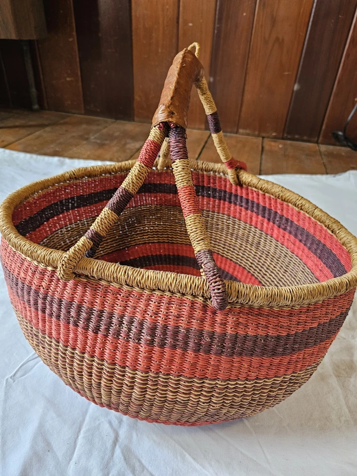 Cesta artesanal del mercado de Bolga africana, multicolor, 14" circunferencia ~9" de alto Foto 2 de 4